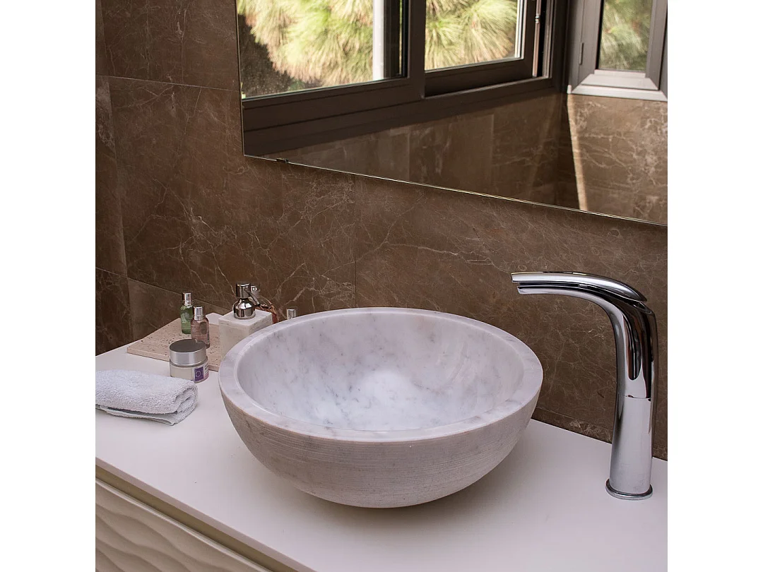 Lavabo redondo de mármol hecho a mano para un toque de lujo intemporal