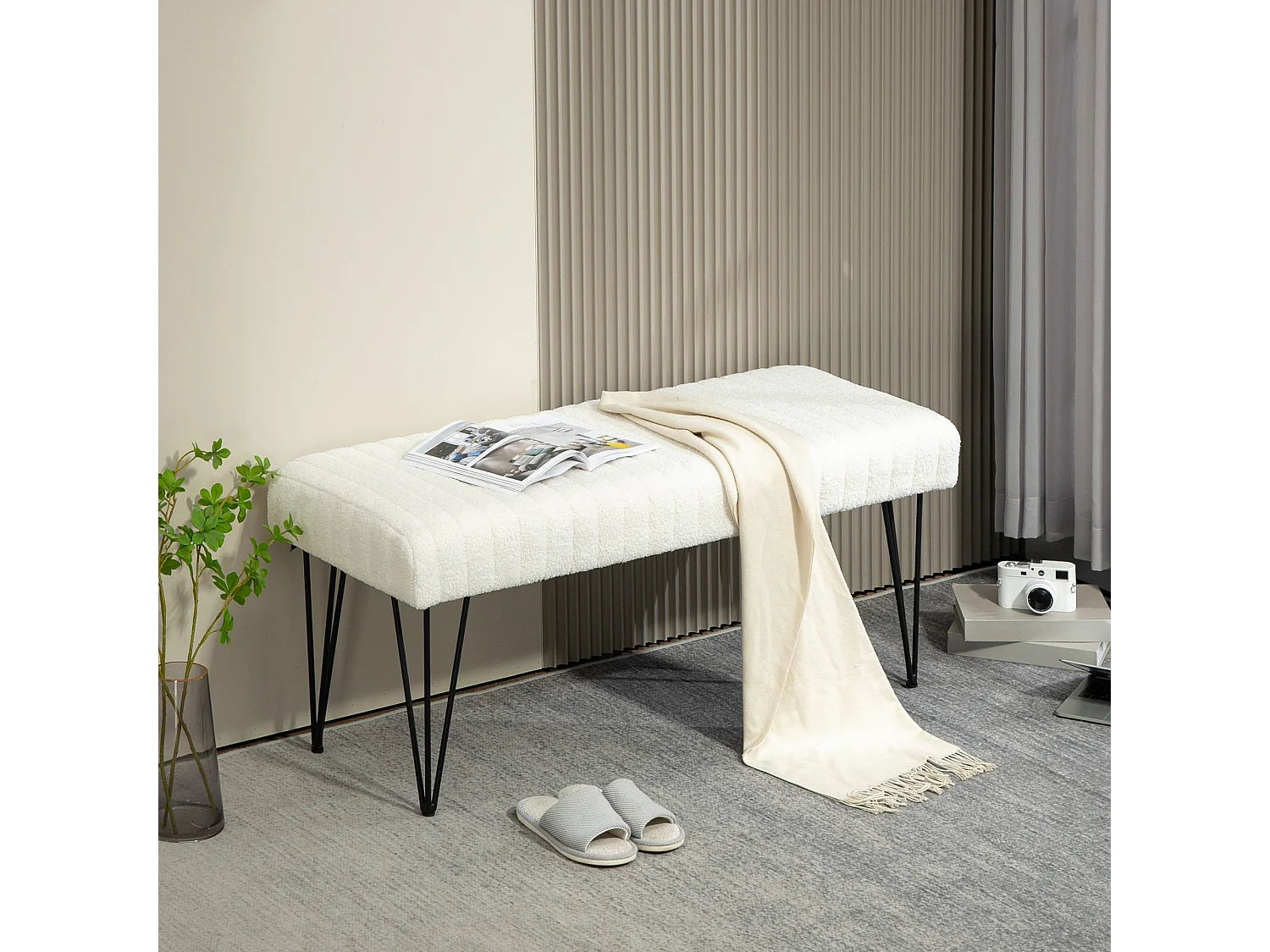 Banc banquette bout de lit design - piètement épingle métal noir - revêtement effet laine bouclé crème