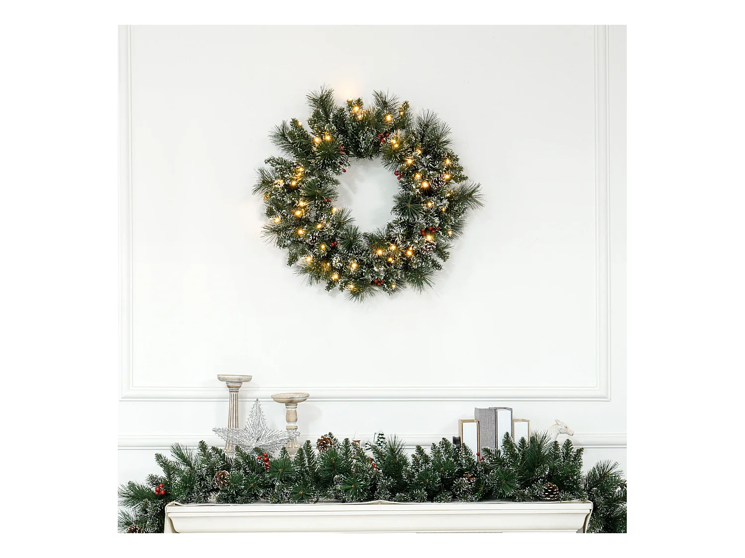 Couronne de Noël artificielle LED 60 cm - pommes de pin, baies rouges, 50 LED blanc - effet enneigé