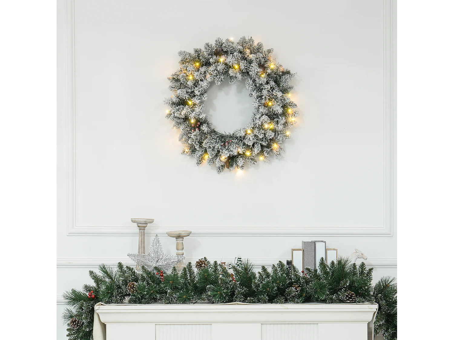 Couronne de Noël artificielle LED 60 cm - pommes de pin, baies rouges, 50 LED blanc - effet enneigé