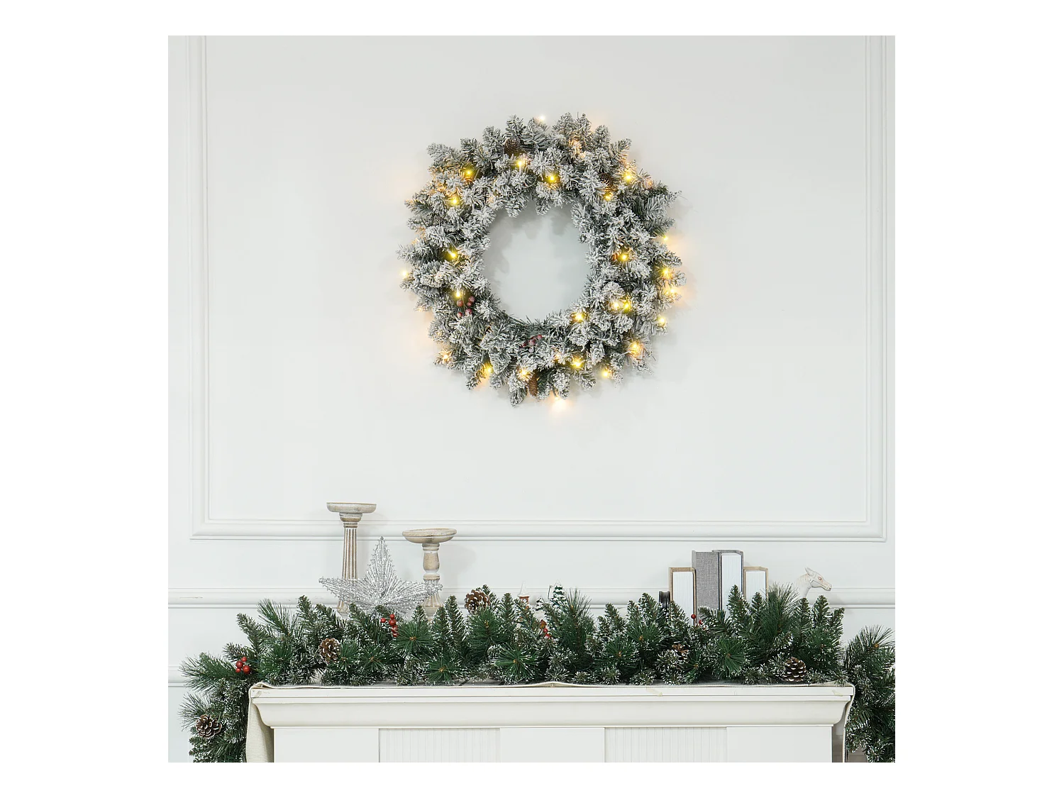 Couronne de Noël artificielle LED 60 cm - pommes de pin, baies rouges, 50 LED blanc - effet enneigé
