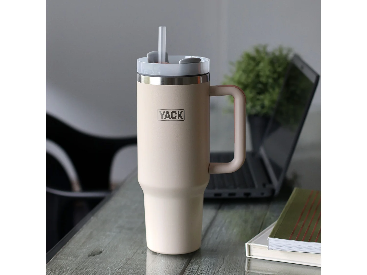 Yack - Gobelet Yack 1.2l En Acier Inoxydable Rose Poudré Couvercle+paille