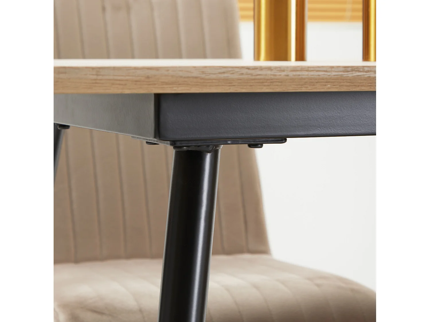 Table à manger rectangulaire 4 personnes piètement acier plateau effet bois naturel