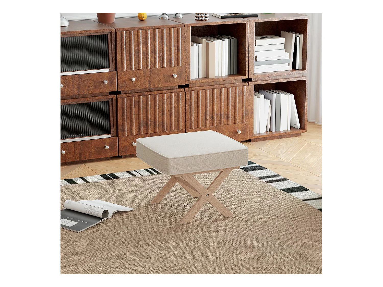 Pouf repose-pied style nordique piètement croisé bois hévéa tissu beige