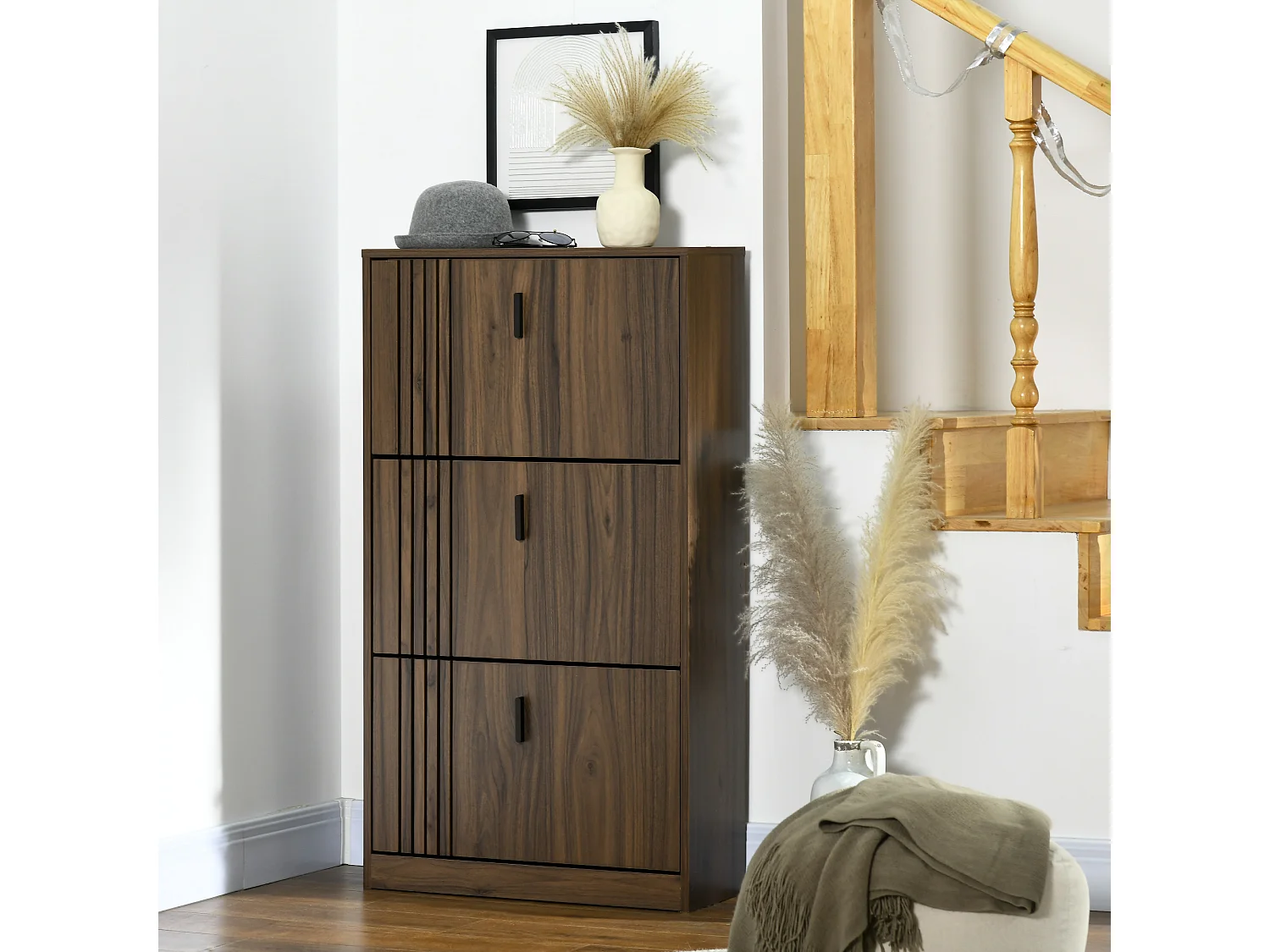 Meuble à chaussures design Urban Craft 3 portes abattantes 3 étagères poignées métal noir aspect noyer