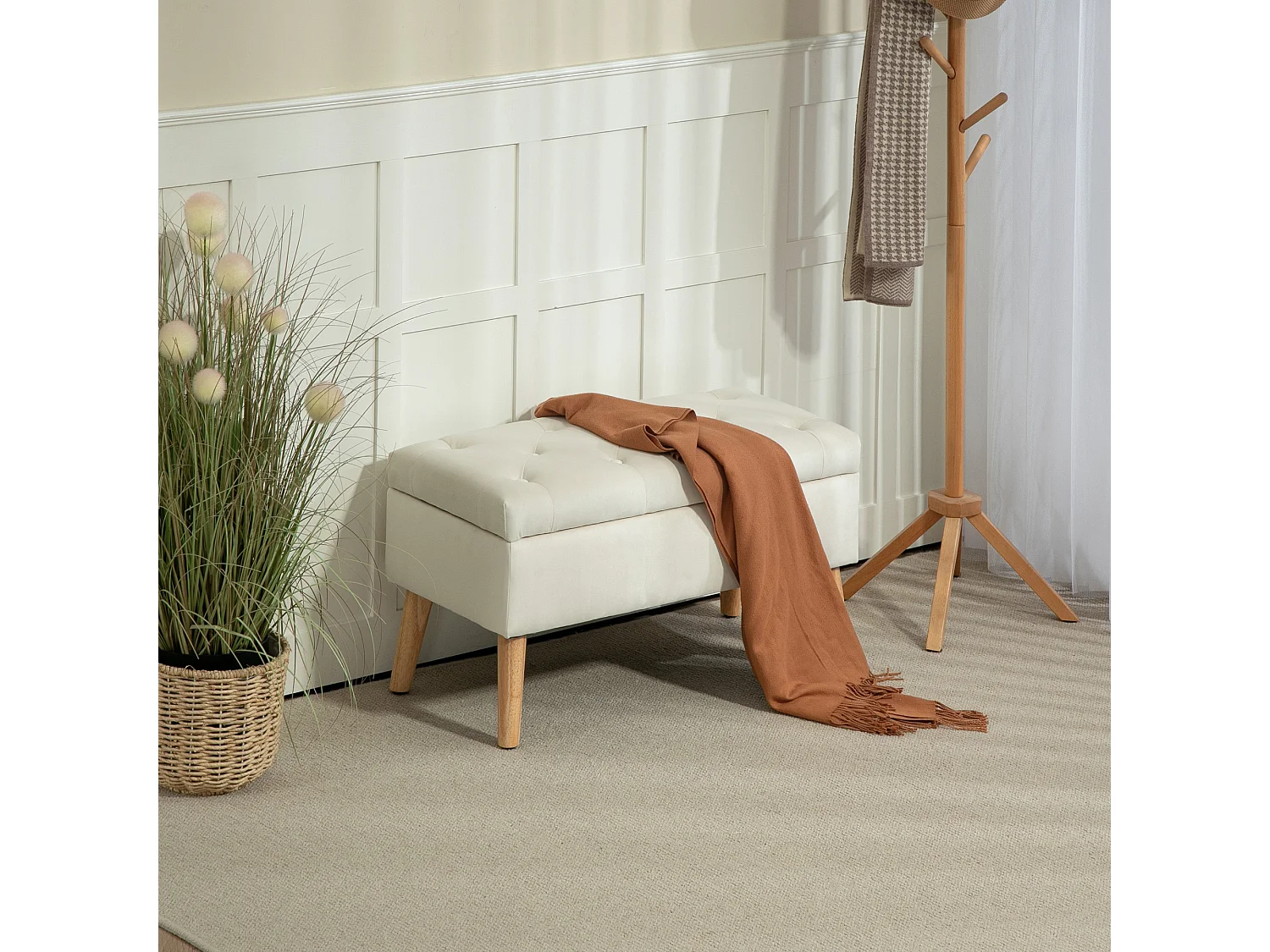 Banquette coffre design scandinave - piètement effilé bois assise effet capitonné velours crème