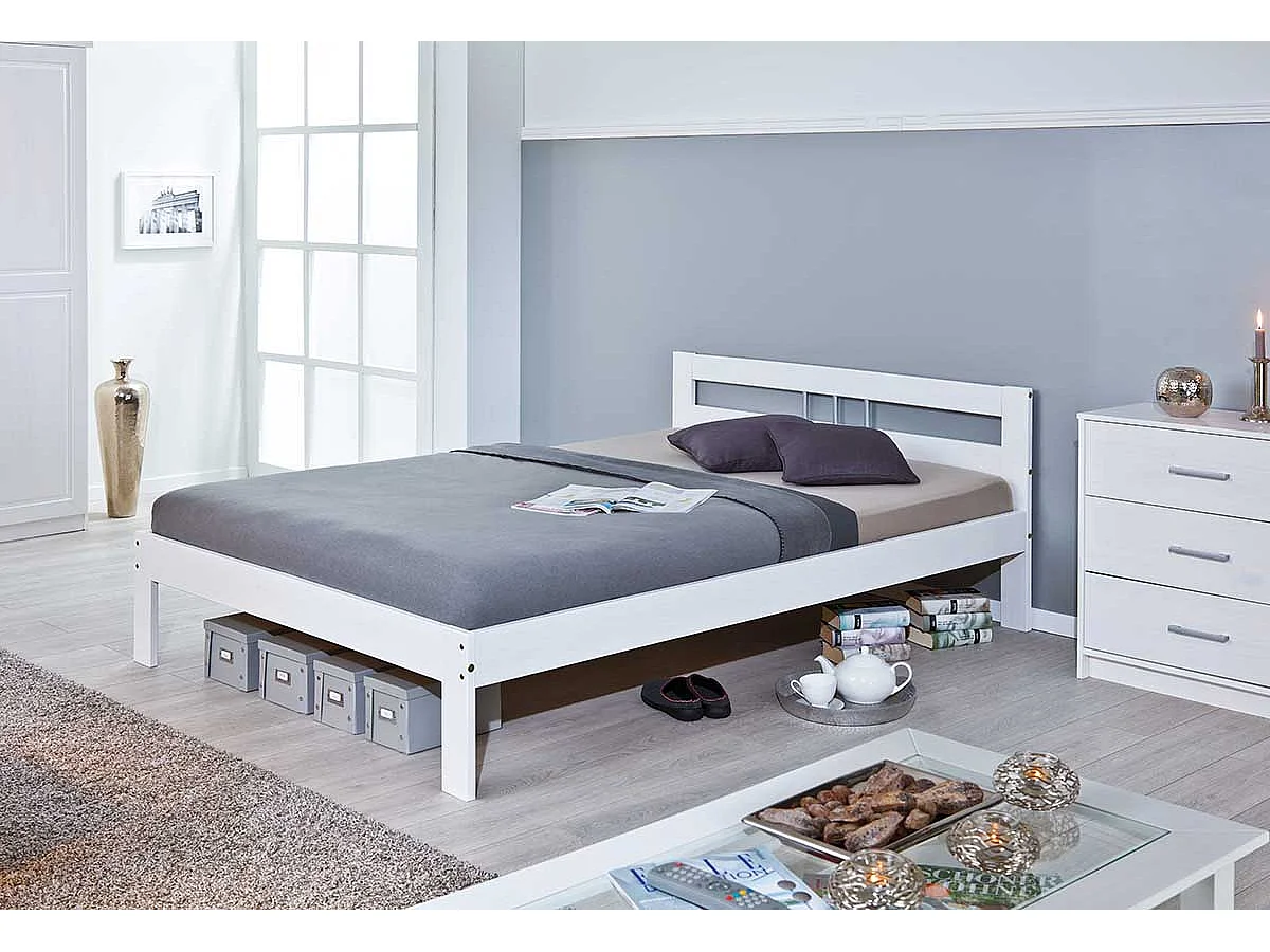 Lit en pin massif coloris blanc, couchage  140x200 -  longueur 145 x profondeur 205 x hauteur 72 cm