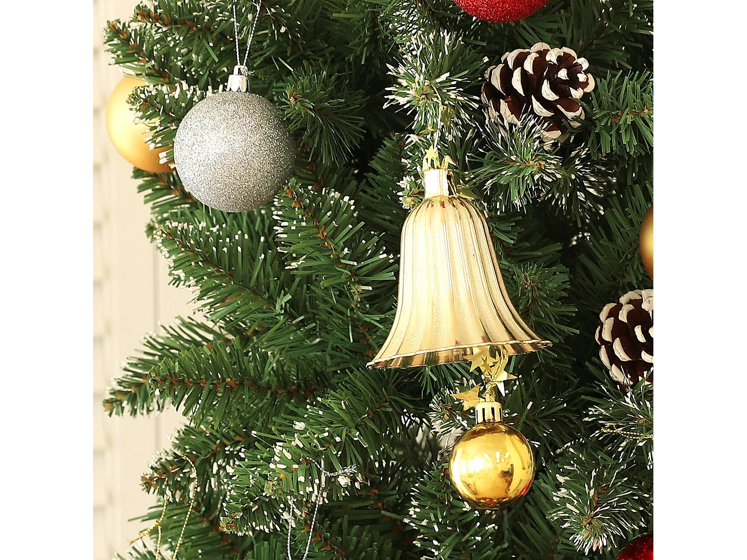 Sapin de Noël artificiel H.180 cm 618 branches 50 pommes de pin effet enneigé blanc vert