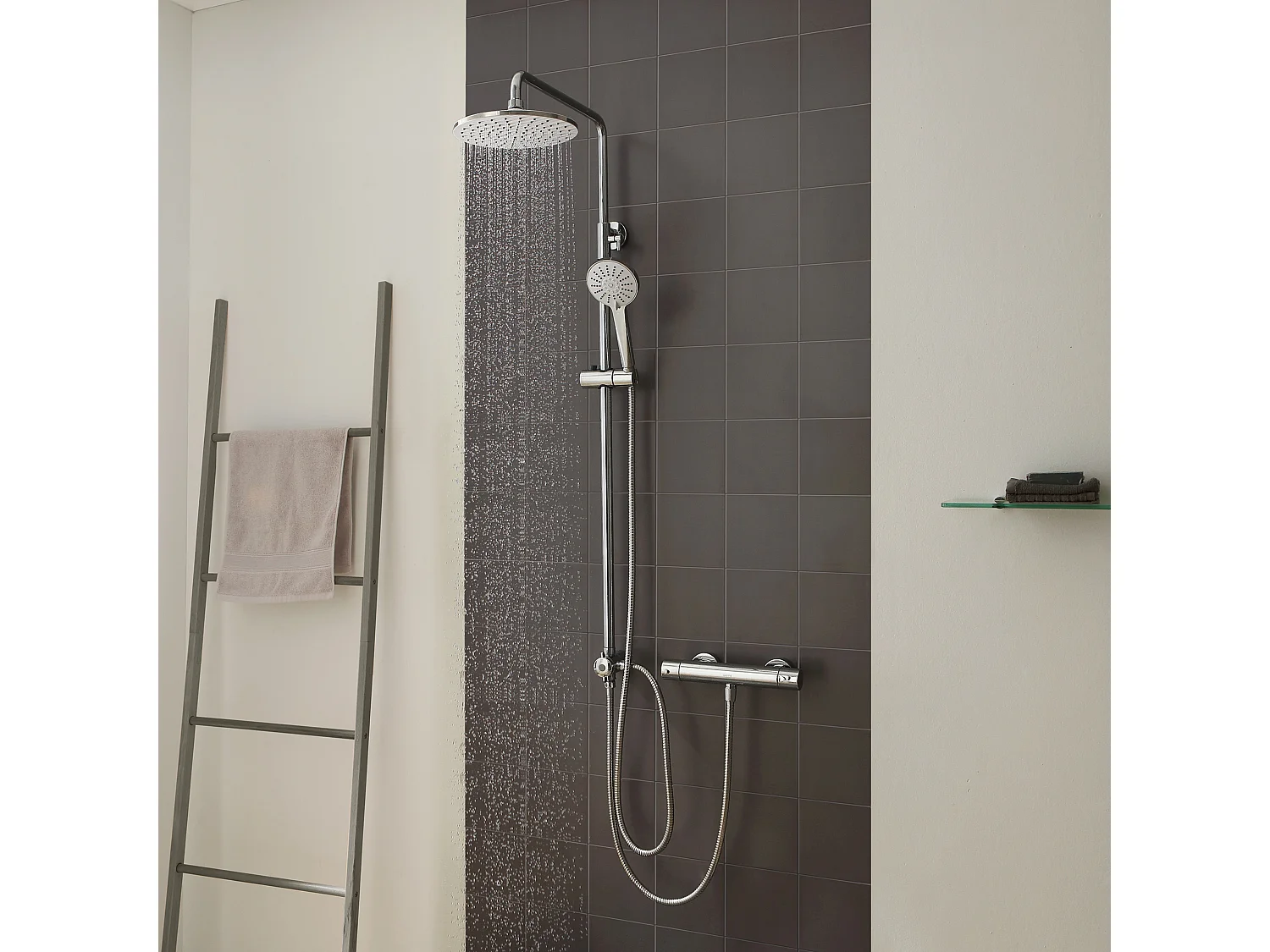 Colonna doccia Sistema doccia cromato senza rubinetteria, Set doccia con getto tondo e doccetta a 3 funzioni, Regolabile in altezza