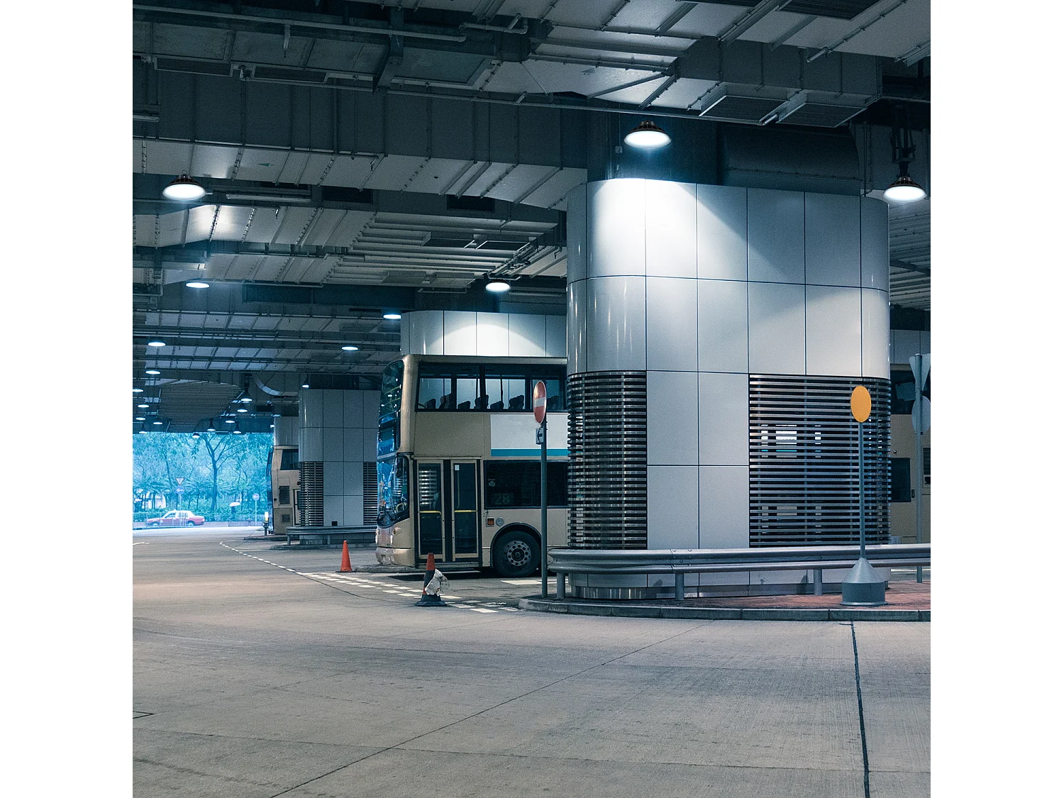 Anten Industrie-LED-Flutlicht 150 W | UFO-Hallenleuchte | Kaltweiß 5000 K, 22500 lm, Beleuchtung für Lager/Werkstatt/Hängezimmer/Garage/Ausstellungsraum