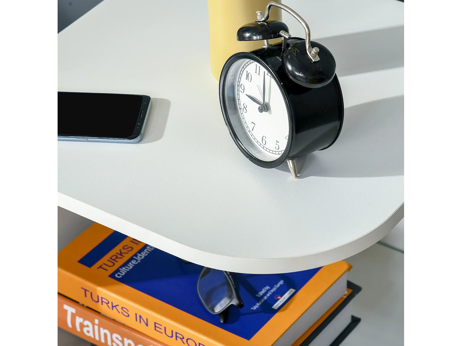 Guéridon design contemporain étagère verre trempé aspect bois blanc