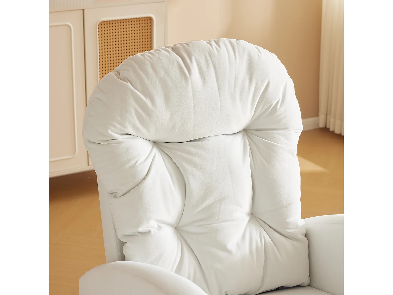 Fauteuil à bascule en tissu flanelle avec accoudoirs et poche latérale - Pieds en bois massif - Blanc
