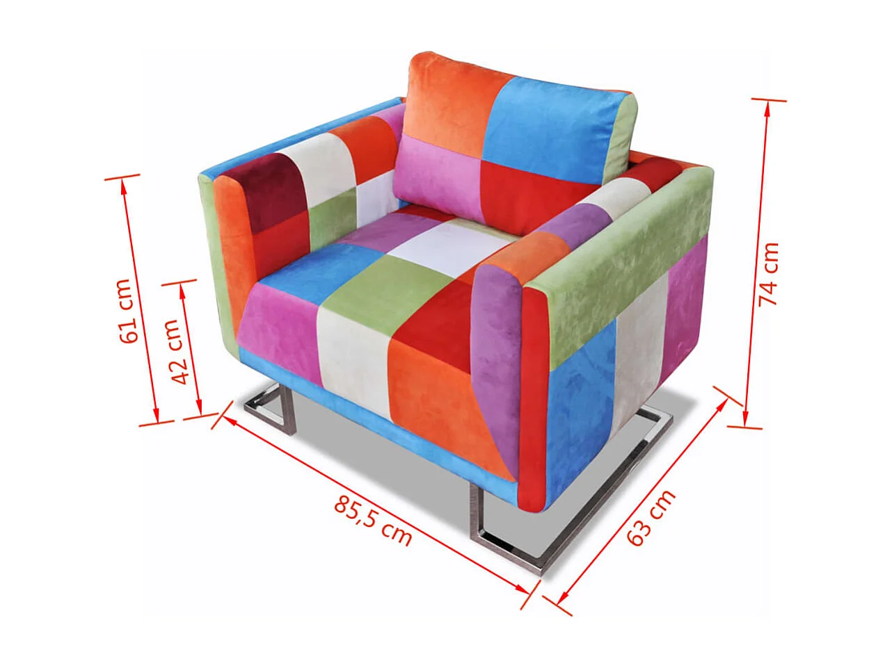 Sillón con diseño de cubo de retales de tejido con patas cromadas