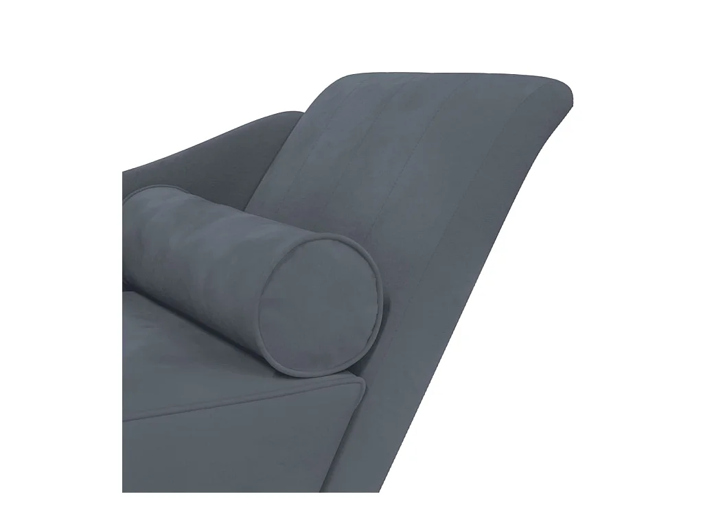 Loungesessel mit dunkelgrauen Samtkissen
