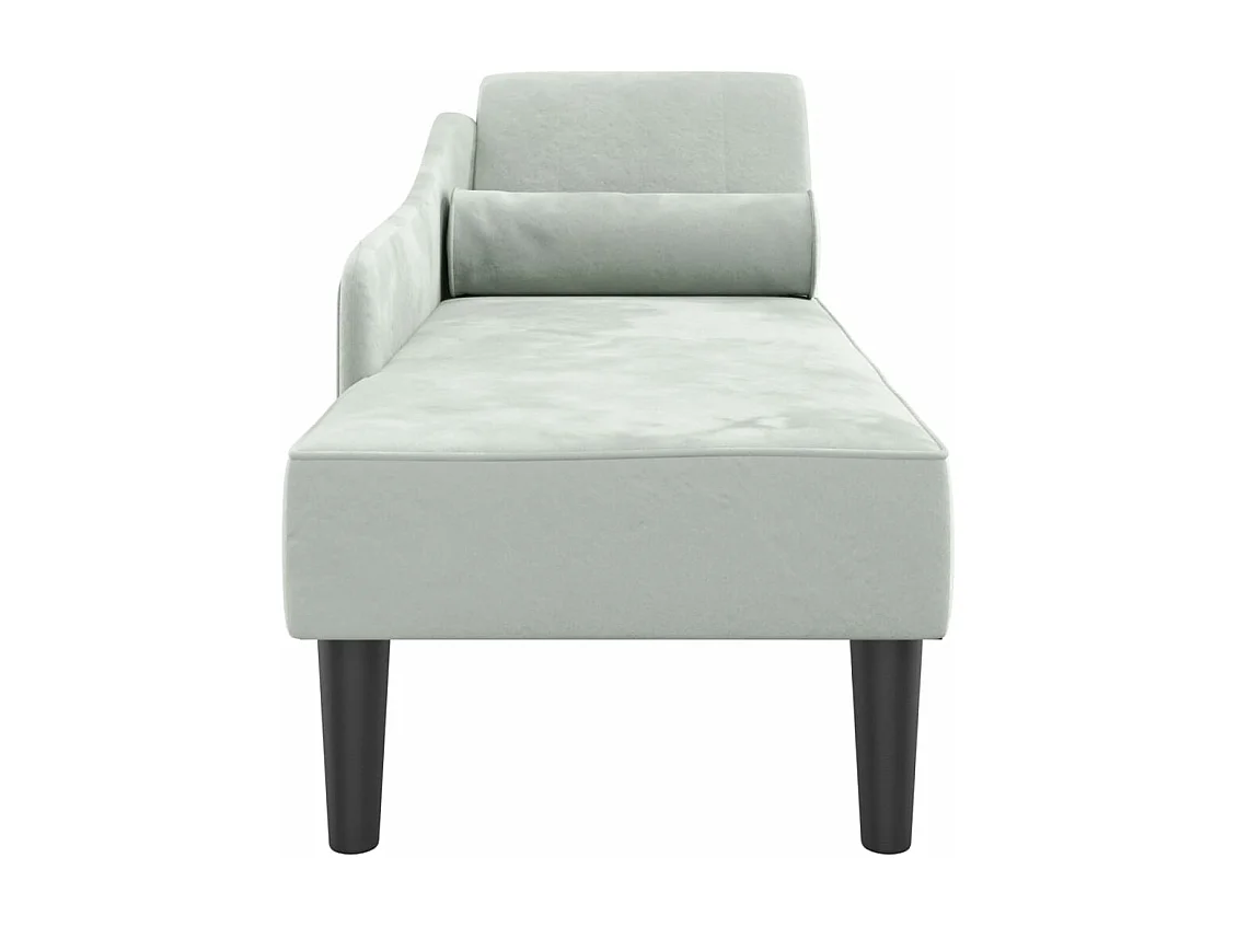 Sillón con cojines de terciopelo gris claro.