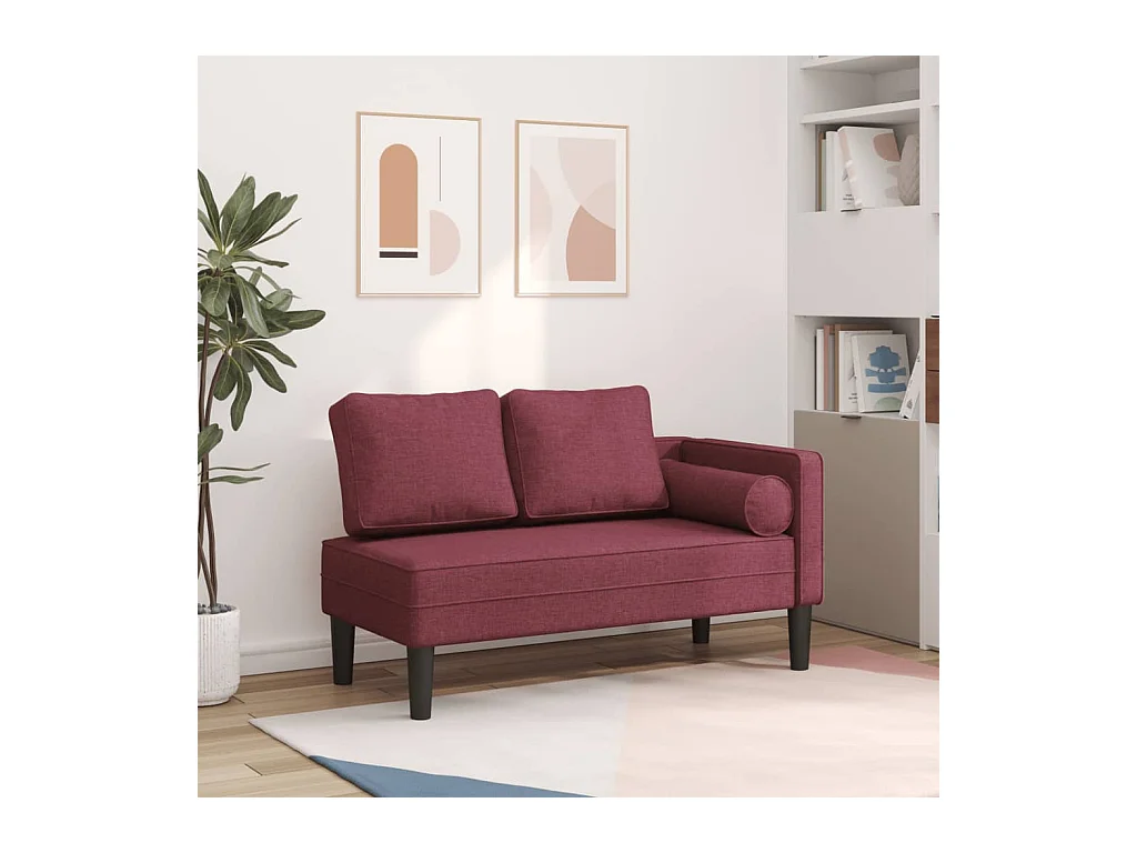 Chaise longue met bordeauxrode stoffen kussens