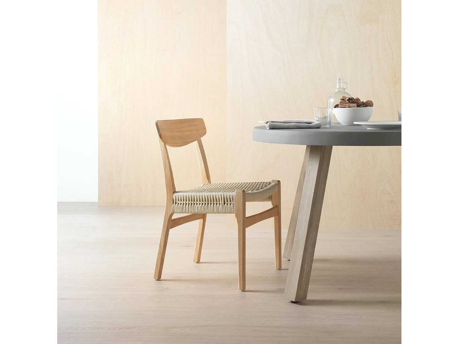 Lot de 4 chaises en hévéa avec assise tressée