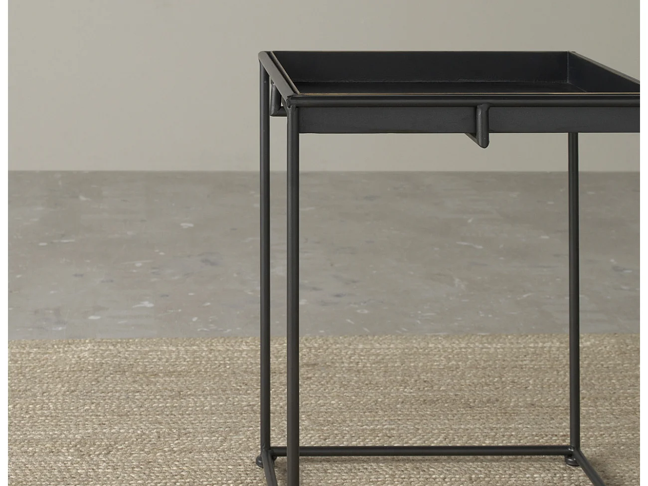 Bijzettafel van metaal