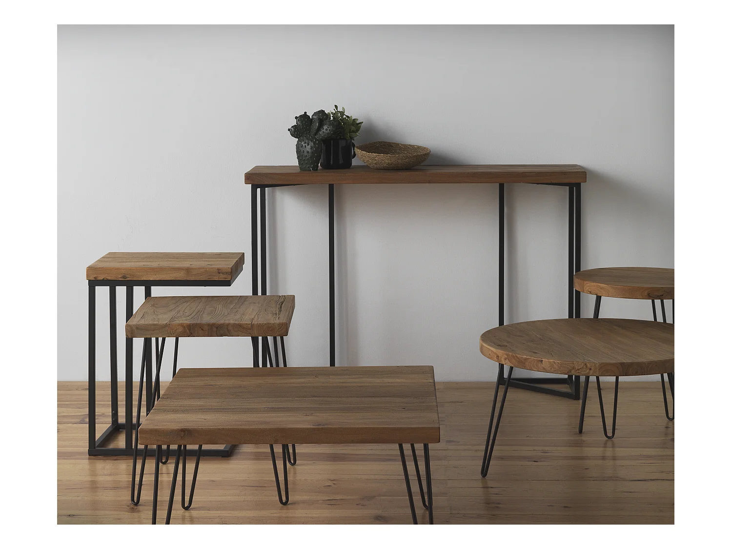 Mesa de apoio em madeira de olmo antigo com pernas de metal