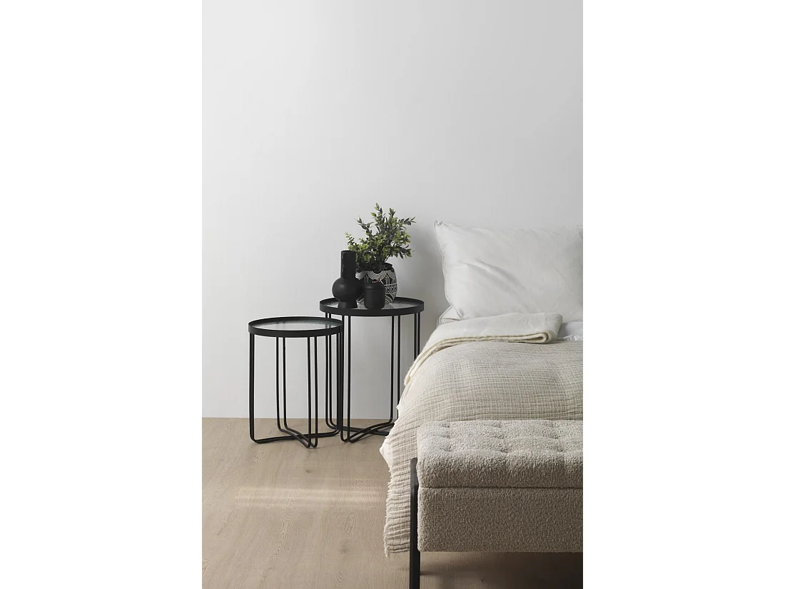 Conjunto de 2 mesas de apoio em metal com vidro