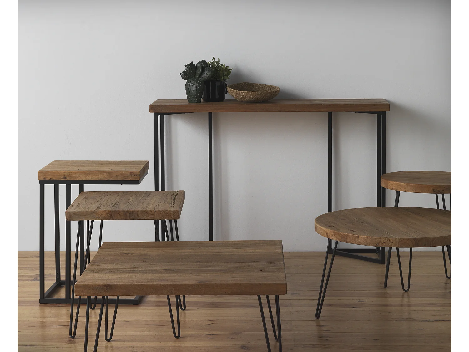 Table console en orme avec pieds en métal