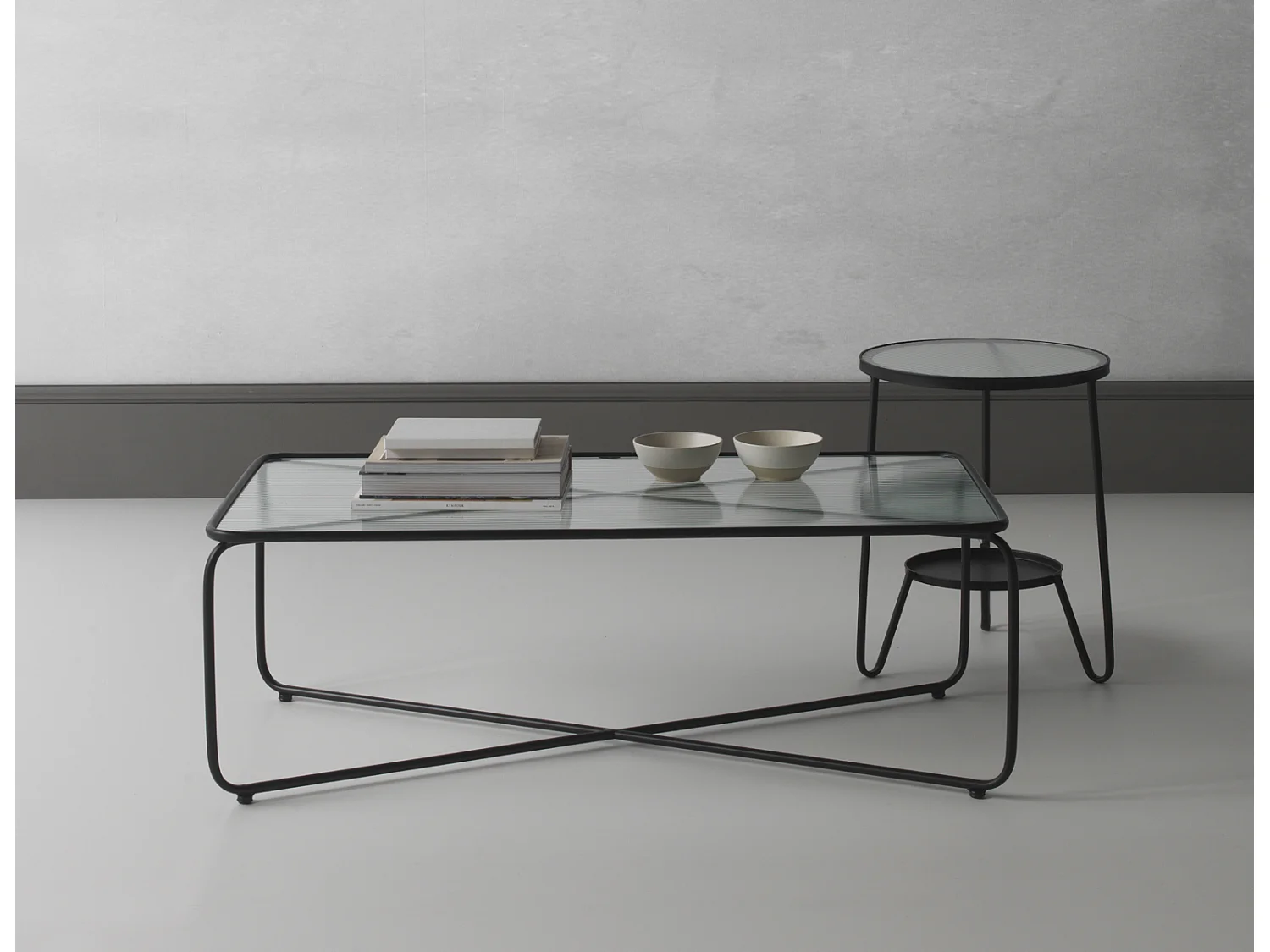 Table basse en métal avec verre