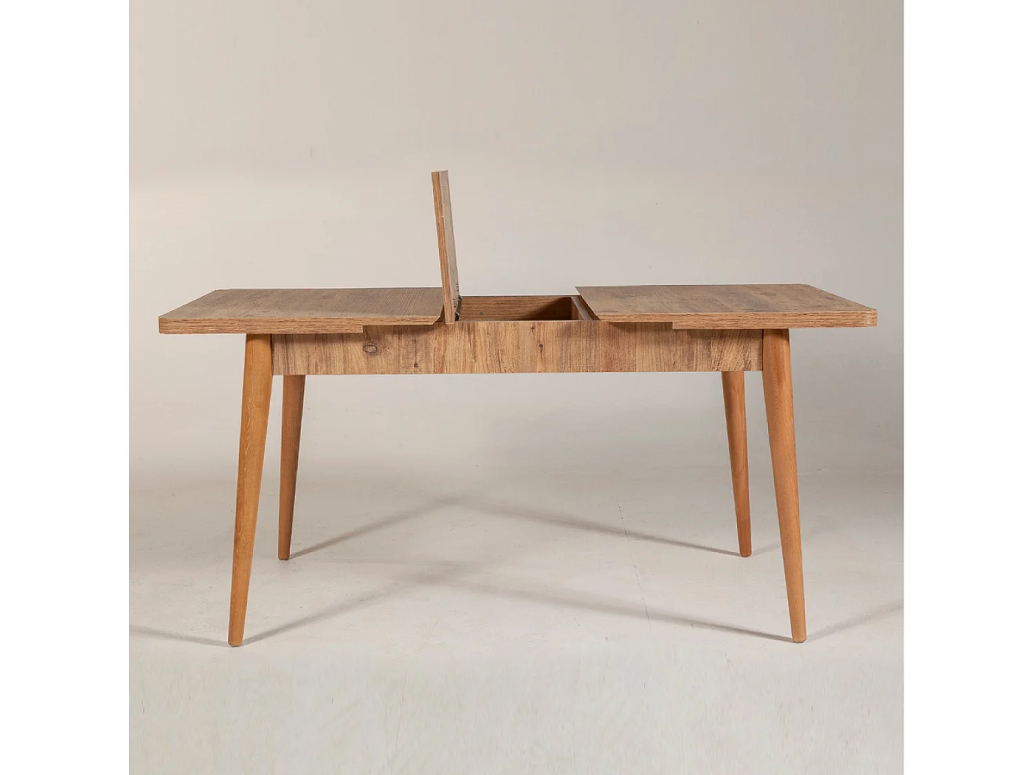 Uitschuifbare houten tafel DYNIA voor maximaal 6 personen met geïntegreerde opbergruimte