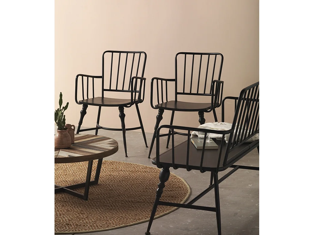 Konsole aus Holz mit Metallfüßen