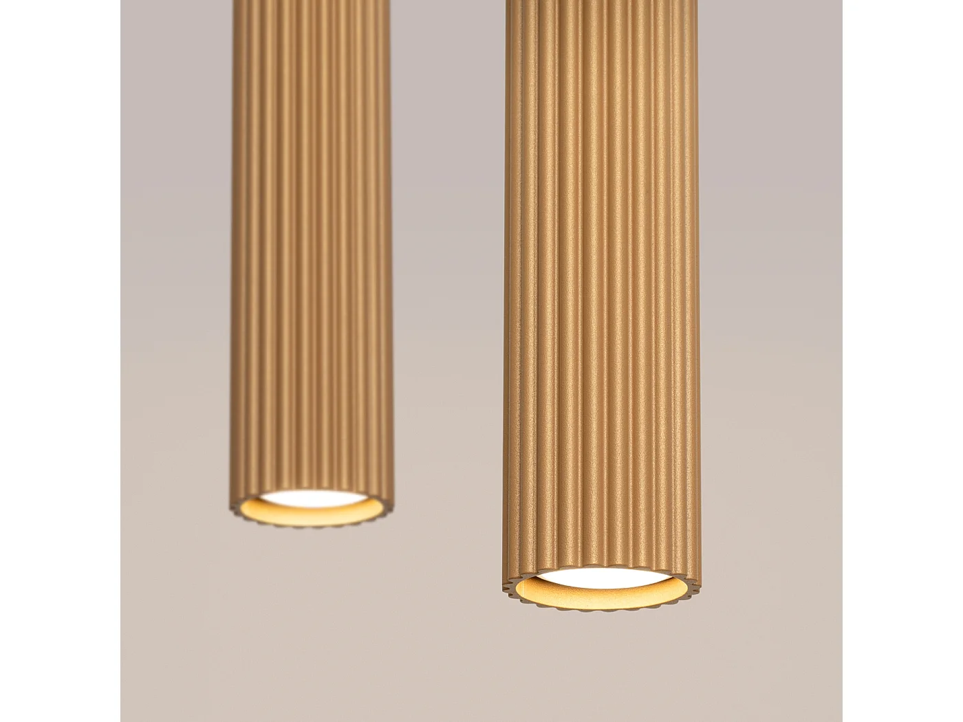 Pendelleuchte Karbon Minimalistisch Aus  Aluminium - 2 Lichtquellen - L.30 X H. Cm - Golden