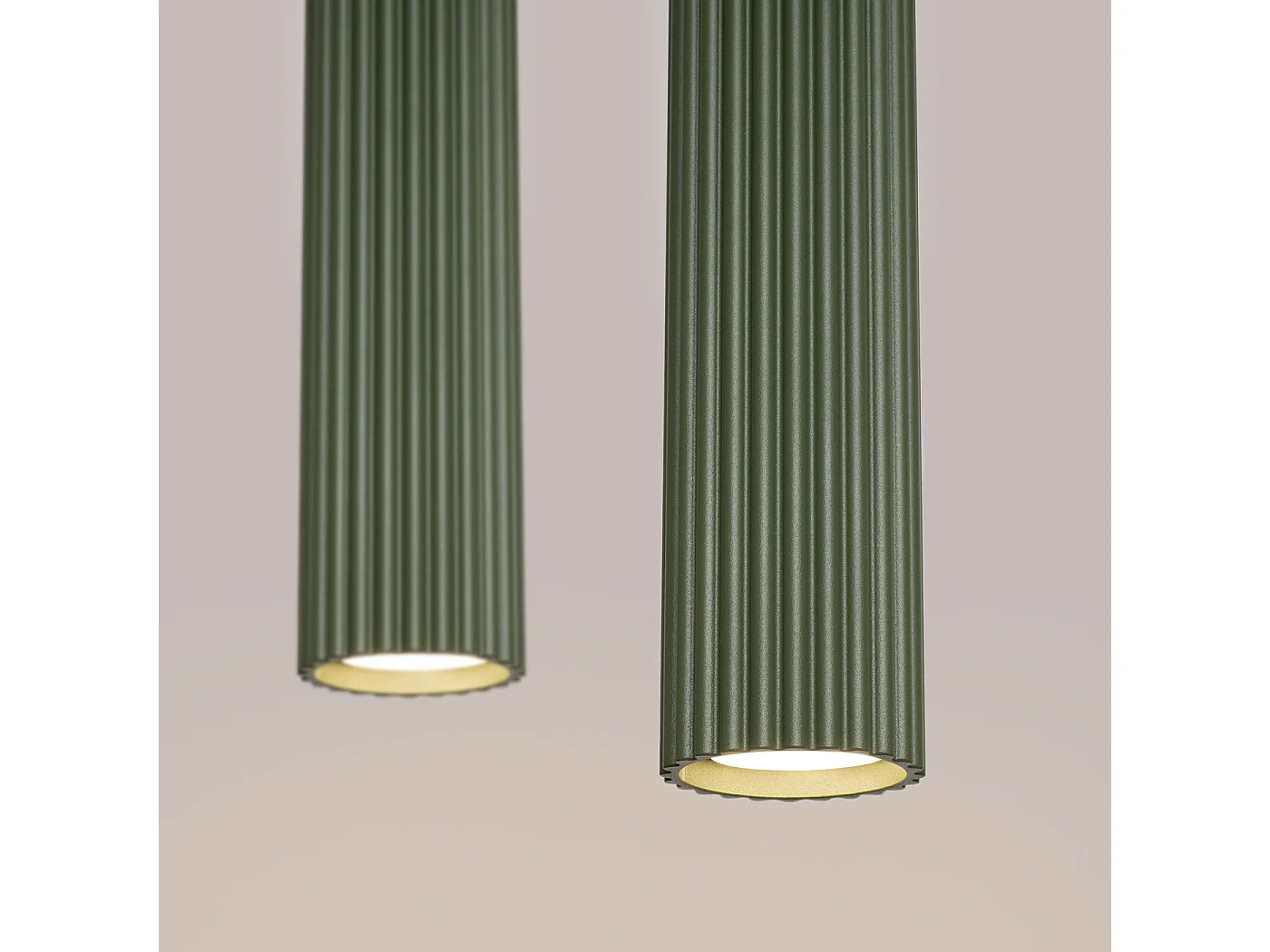 Lampe À Suspension Karbon Minimaliste En Aluminium - 2 Sources Lumineuses - L.30 X H.90 Cm - Vert Olive