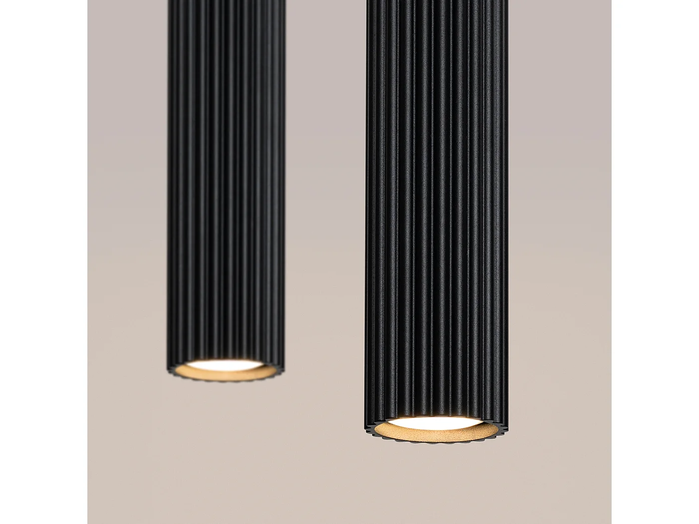 Lampe À Suspension Karbon Minimaliste En Aluminium - 2 Sources Lumineuses - L.30 X H.90 Cm - Noir