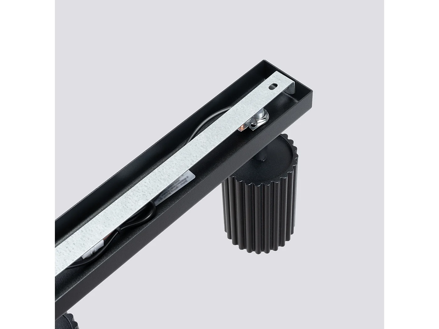 Plafondlamp KARBON minimalistisch van  - 6 lichtbronnen - L.117 x H.16,5 cm - zwart