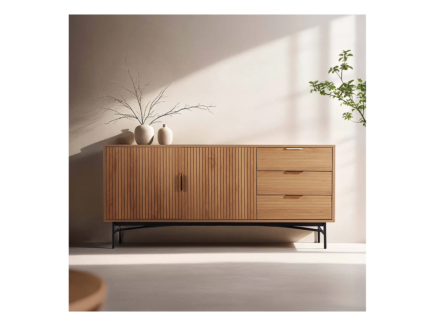 Buffet 2 portes et 3 tiroirs en mélaminé et acier 160 cm beige