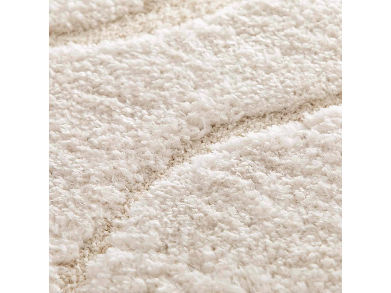 Rechthoekig hoogpolig vloerkleed met ecru golvenpatroon 120 x 170 cm