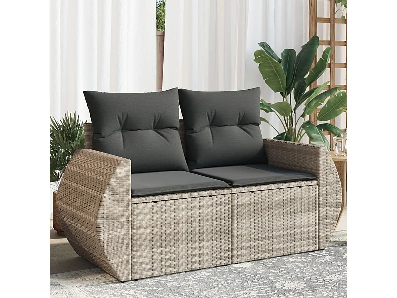 2-Sitzer-Gartensofa und hellgraue geflochtene Harzkissen