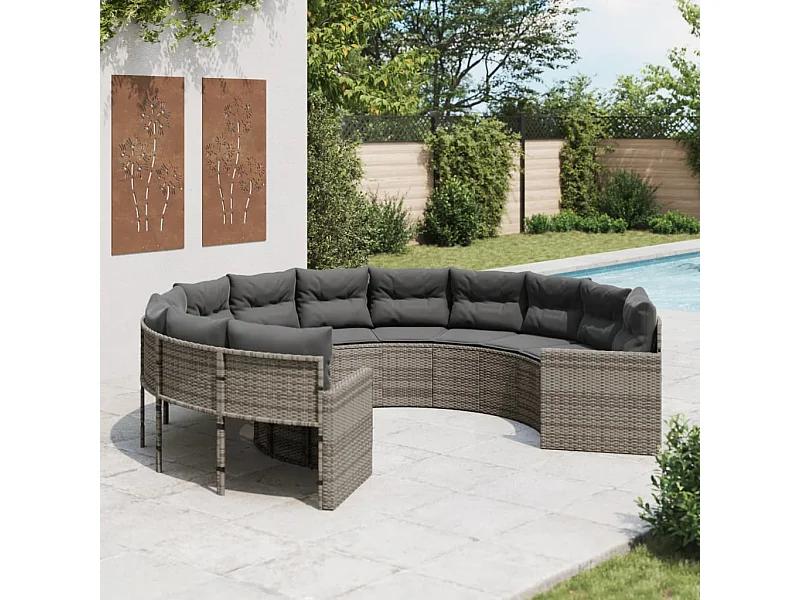 Gartensofa mit runden grauen Kissen aus gewebtem Kunstharz