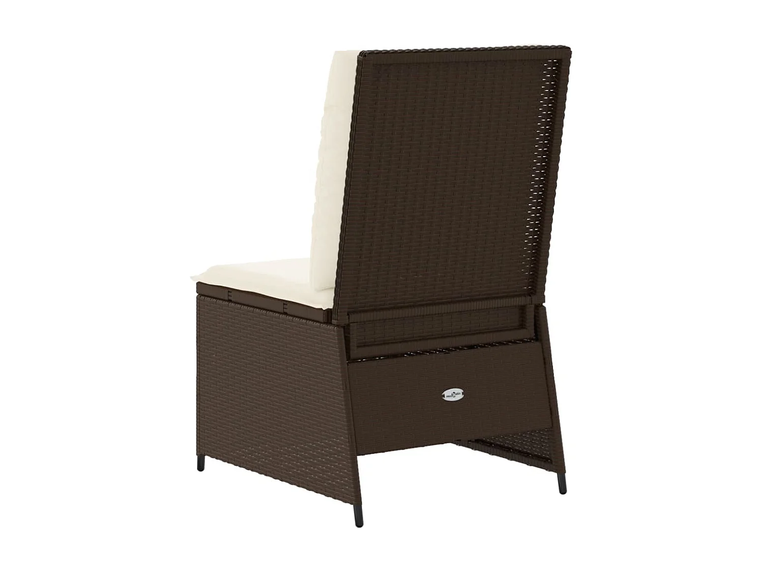 Liegendes Gartensofa mit braunen geflochtenen Harzkissen