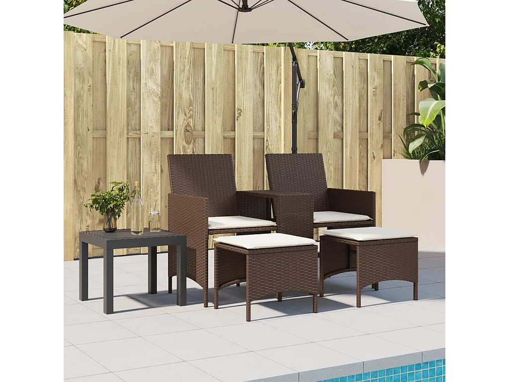 2-Sitzer-Gartensofa mit braunem Rattantisch und Hockern
