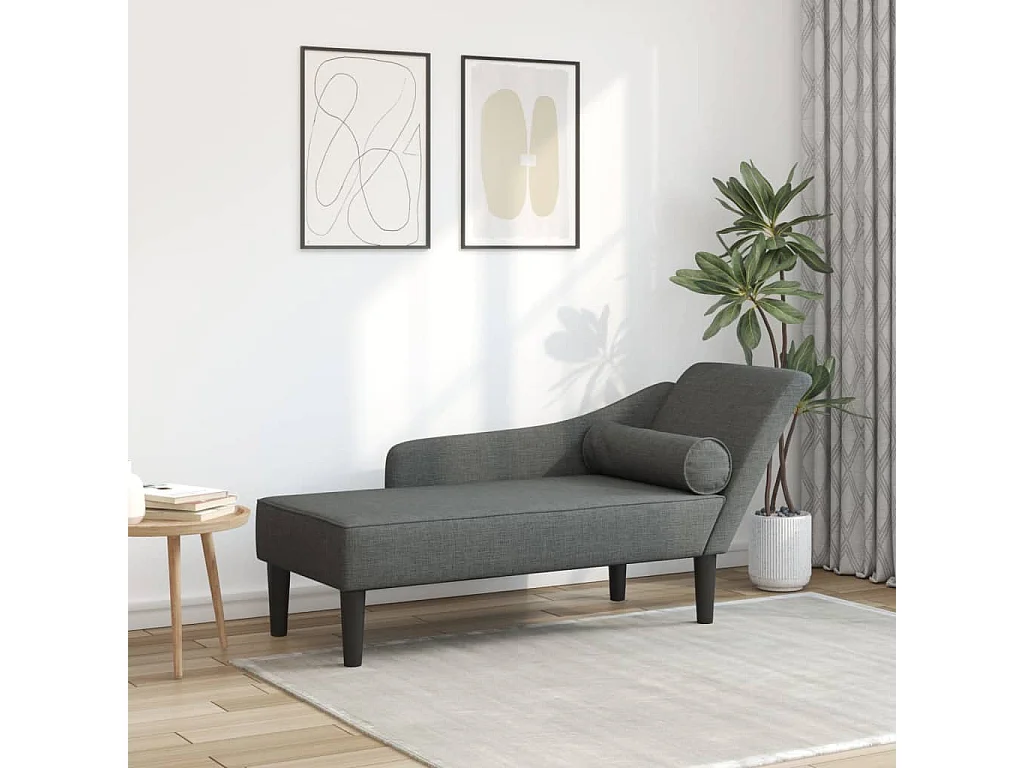 Sillón con cojines de tela gris oscuro.