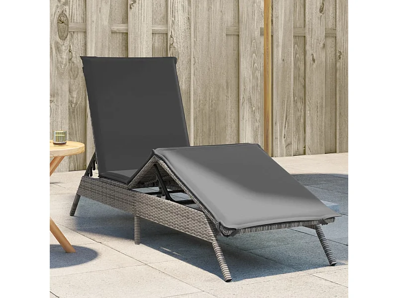 Poltrona lounge con cuscino in resina intrecciata grigia