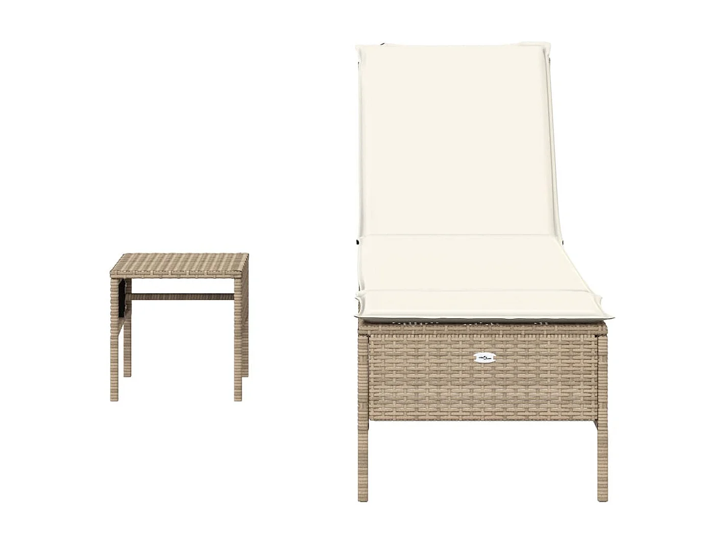 Loungesessel mit Tisch und beigefarbenem Kissen aus geflochtenem Kunstharz