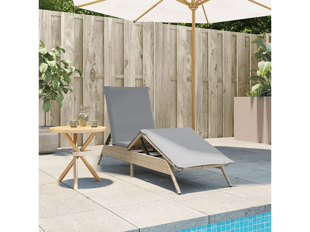 Chaise longue avec coussin beige résine tressée