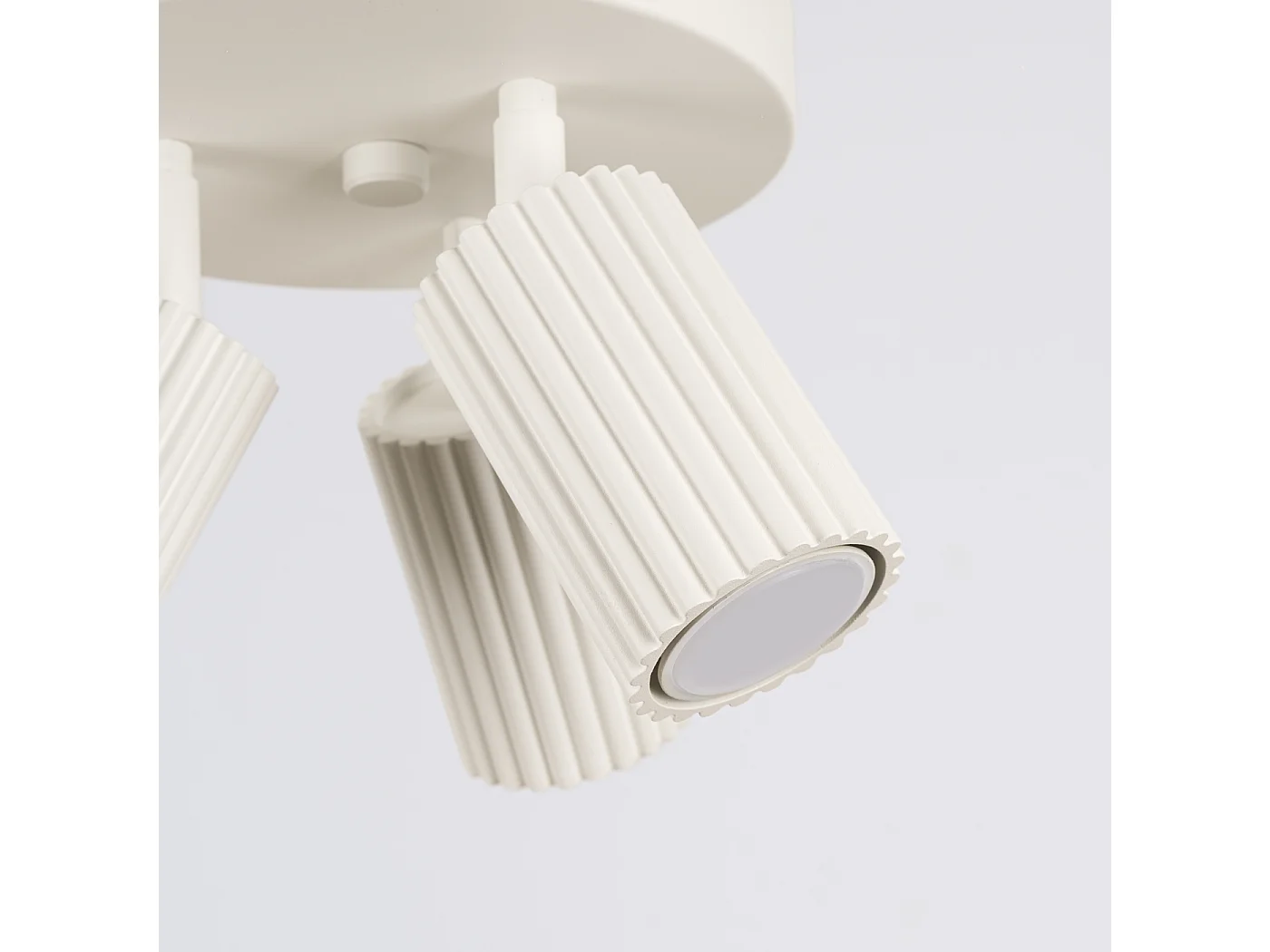 Lámpara De Techo Karbon Minimalista De Aluminio - 3 Fuentes Luminosas - L.19,5 X A.18 Cm - Beige