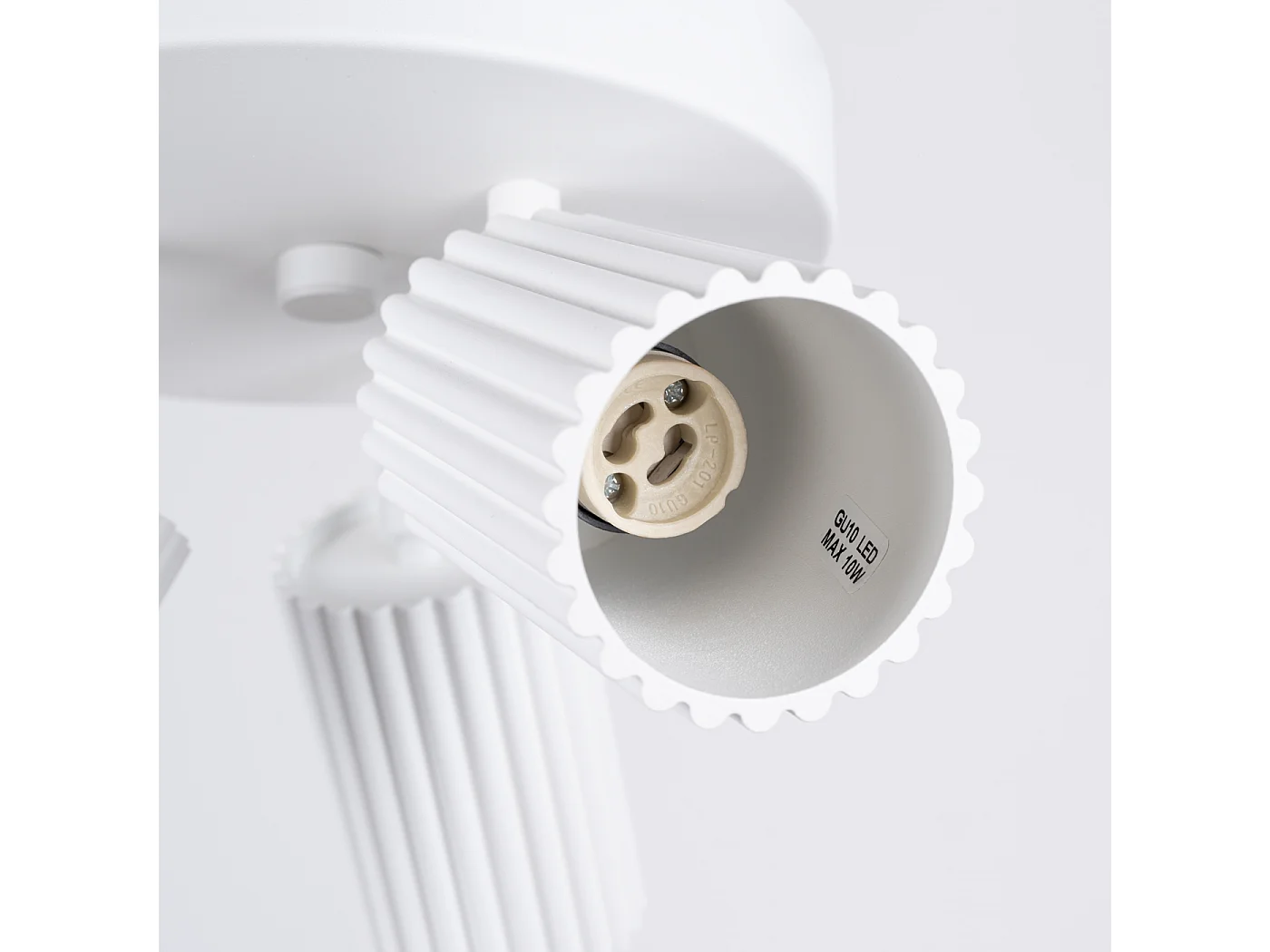 Lampada Da Soffitto Karbon Minimalista Di Alluminio - 3 Sorgenti Luminose - L.19,5 X A.18 Cm - Bianco