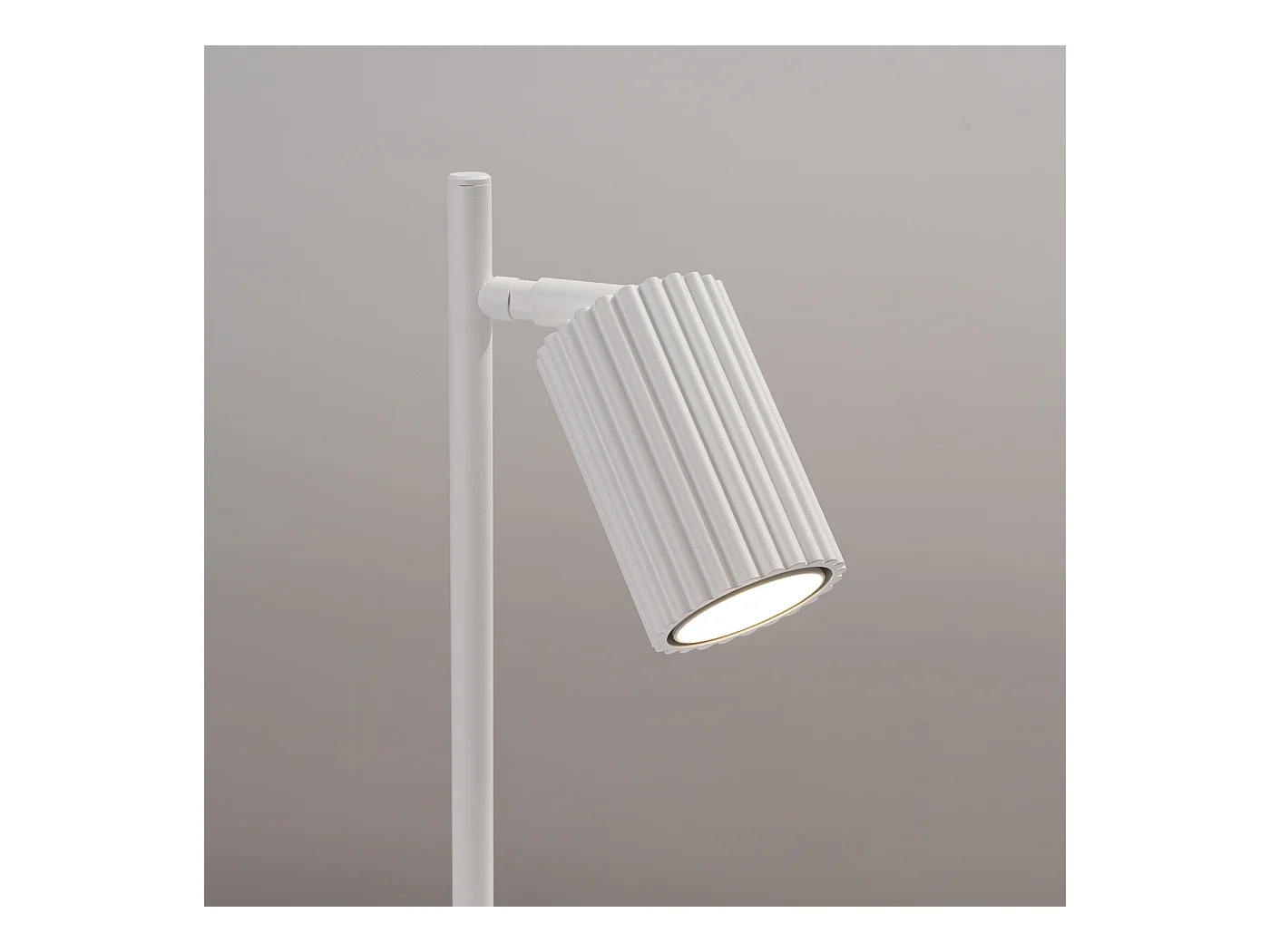 Lampada Da Scrivania Karbon Minimalista Di Alluminio - 1 Sorgenti Luminose - L.14,5 X A.43 Cm - Bianco