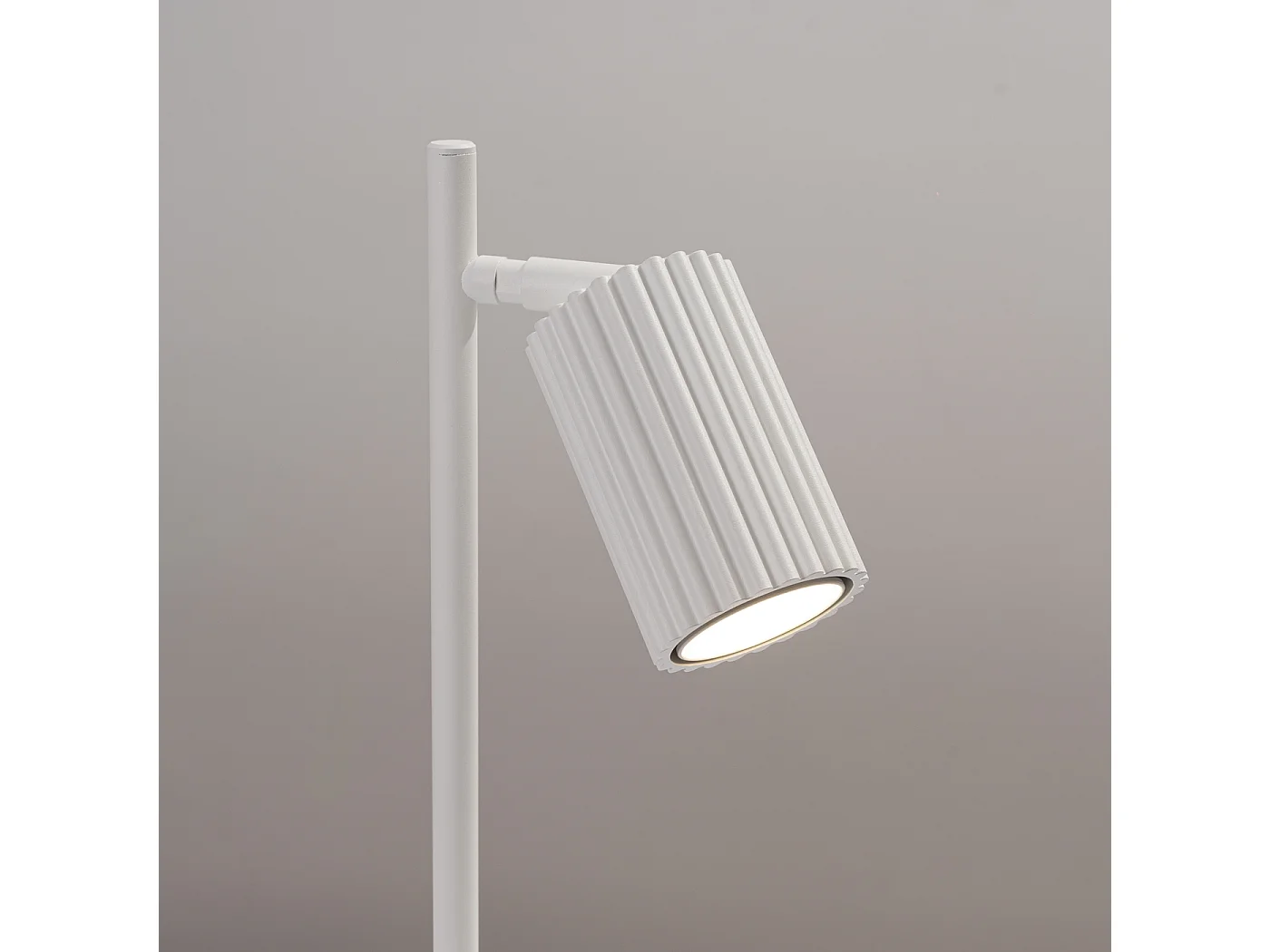 Lampe De Bureau Karbon Minimaliste En Aluminium - 1 Sources Lumineuses - L.14,5 X H.43 Cm - Blanc