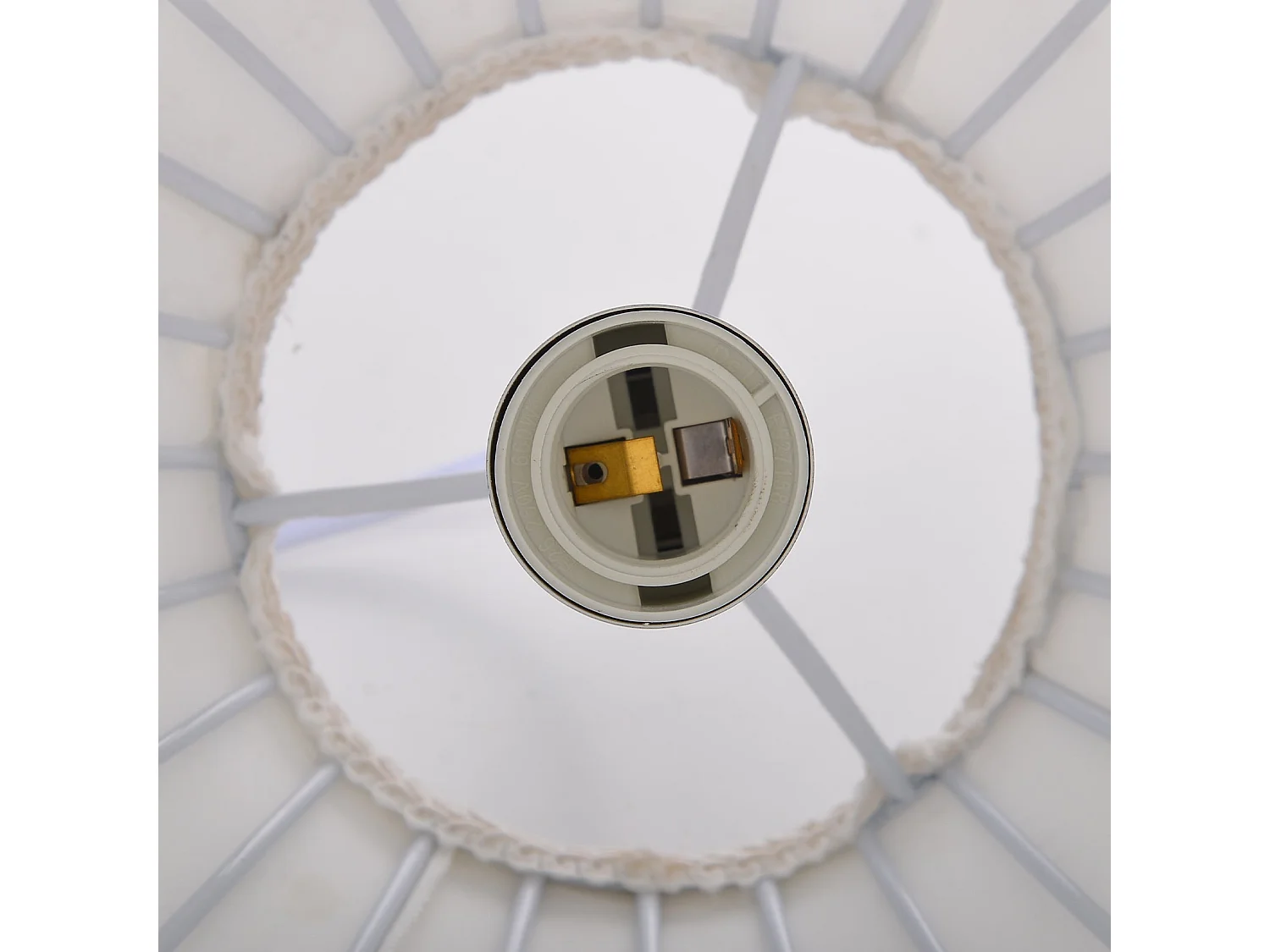 Lampshade en polyester avec finition soie imitée,élément de décoration moderne,blanc,d40 cm x h43 cm