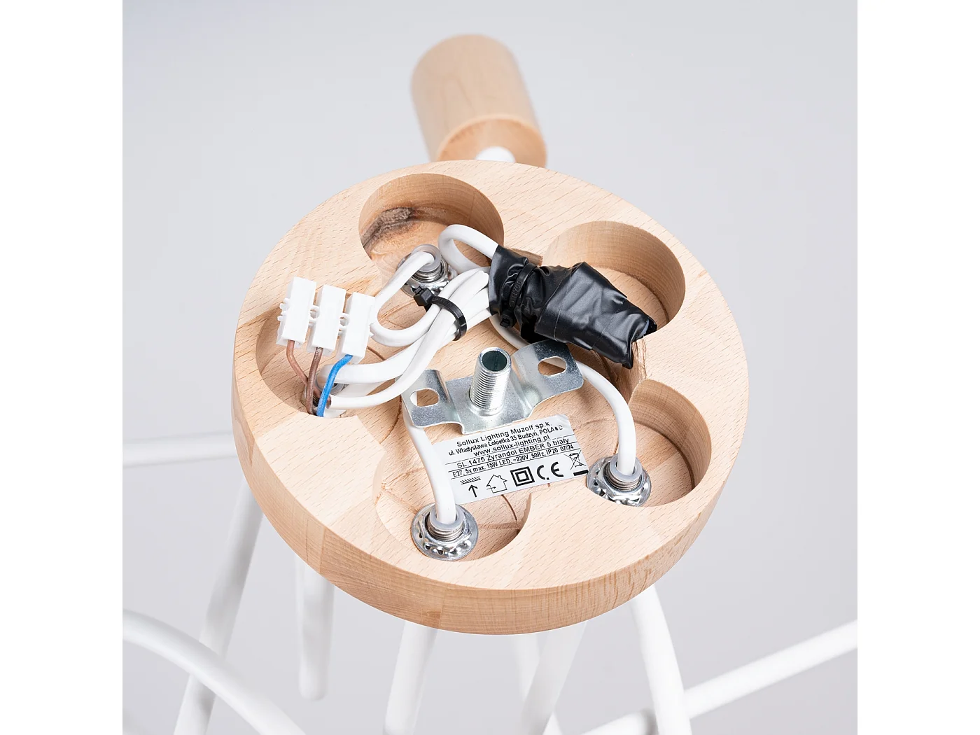 Lustre Ember Minimaliste En Acier/Bois - 5 Sources Lumineuses - L.15 X H.26 Cm - Blanc/Bois Naturel