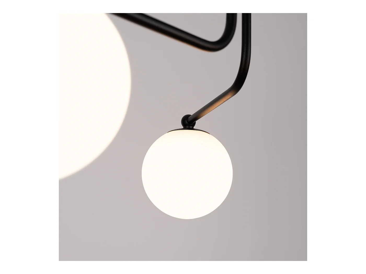 Lustre Astral Minimaliste En Acier/Verre - 3 Sources Lumineuses - L.62 X H.29 Cm - Noir/Blanc