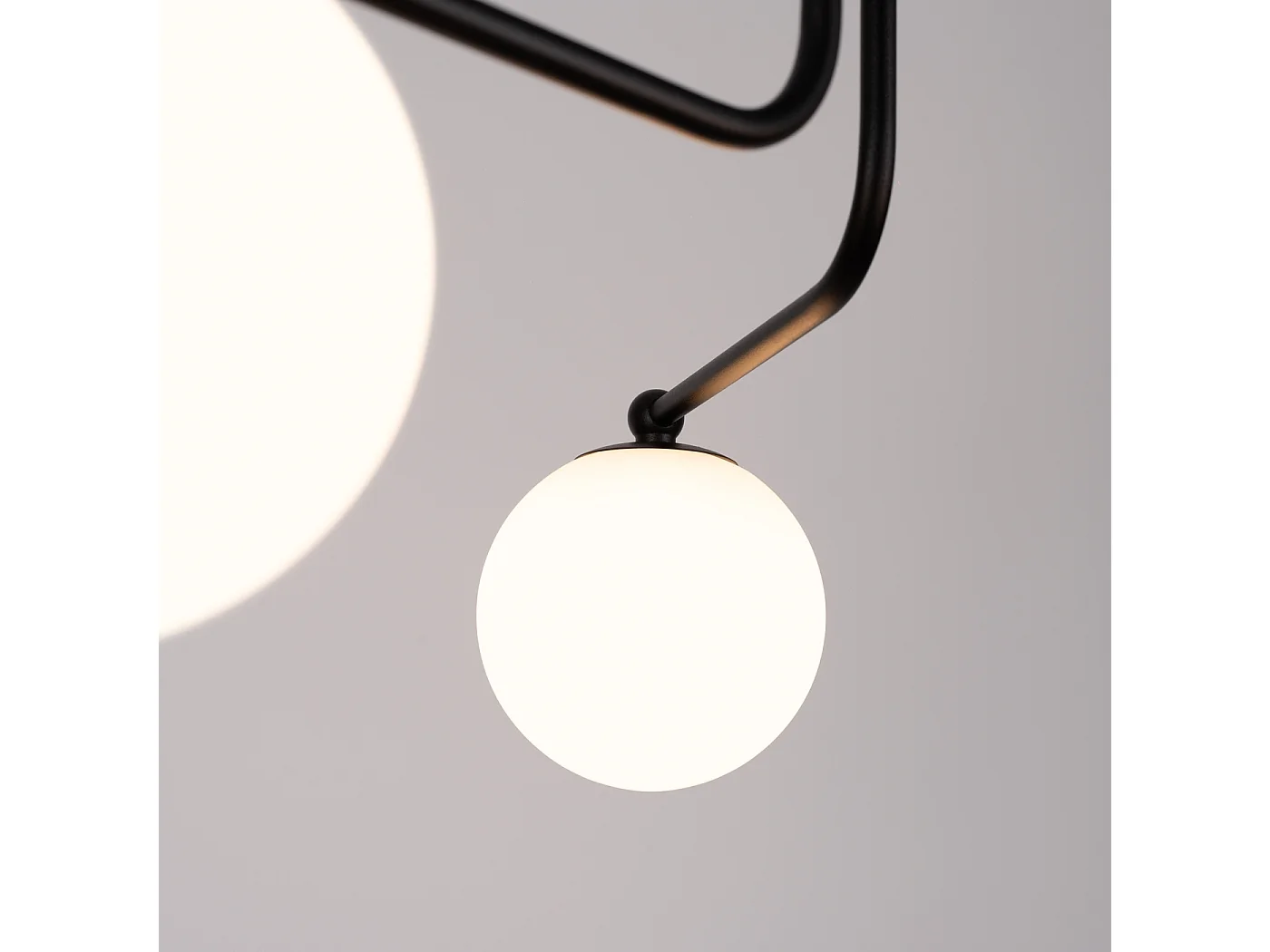 Lustre ASTRAL minimalista, aço/vidro - 3 lichtbronnen - L.62 x H.29 cm - preto/branco